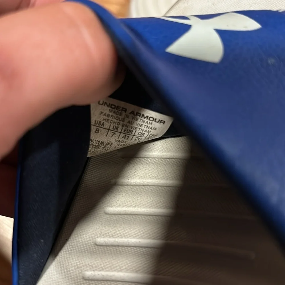 Men size 8 blue and white Under Armour slides! Perfect for beach, summer, pool